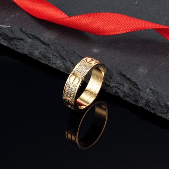 Exquisitely crafted high - quality rings, decorations for your fingertips