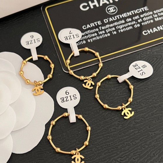 Exquisitely crafted high - quality rings, decorations for your fingertips