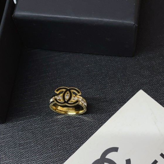 Exquisitely crafted high - quality rings, decorations for your fingertips