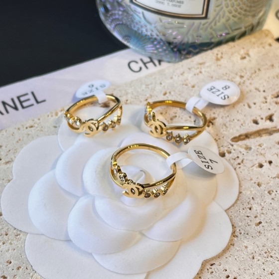 Exquisitely crafted high - quality rings, decorations for your fingertips