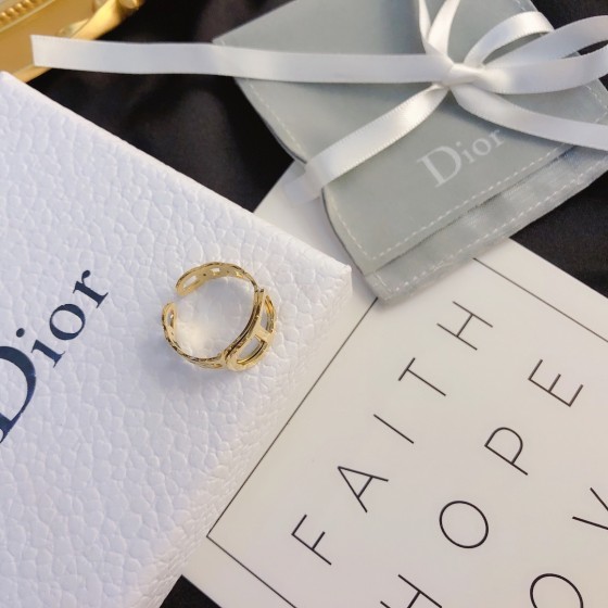 Exquisitely crafted high - quality rings, decorations for your fingertips