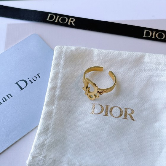 Exquisitely crafted high - quality rings, decorations for your fingertips