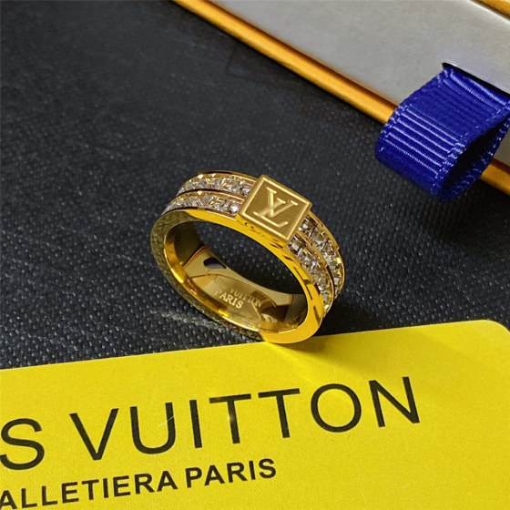 Exquisitely crafted high - quality rings, decorations for your fingertips
