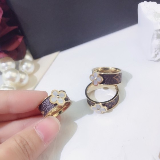 Exquisitely crafted high - quality rings, decorations for your fingertips