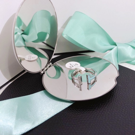 Exquisitely crafted high - quality rings, decorations for your fingertips