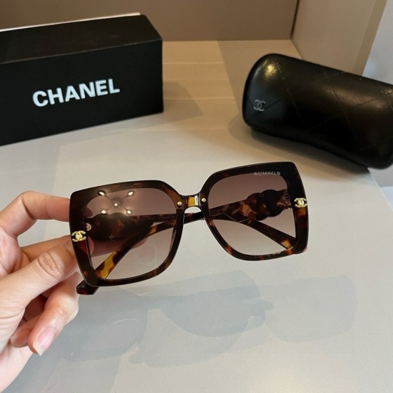 Men's and Women's Sunglasses - Fashionable High-UV Protect Beach Sunglasses - Vintage Fishing Glasses