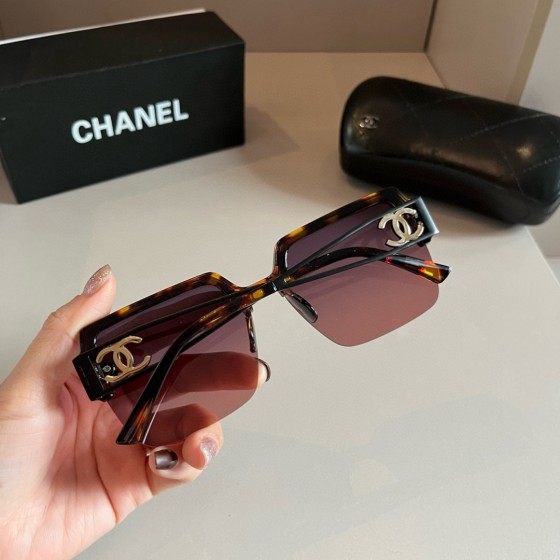 Men's and Women's Sunglasses - Fashionable High-UV Protect Beach Sunglasses - Vintage Fishing Glasses