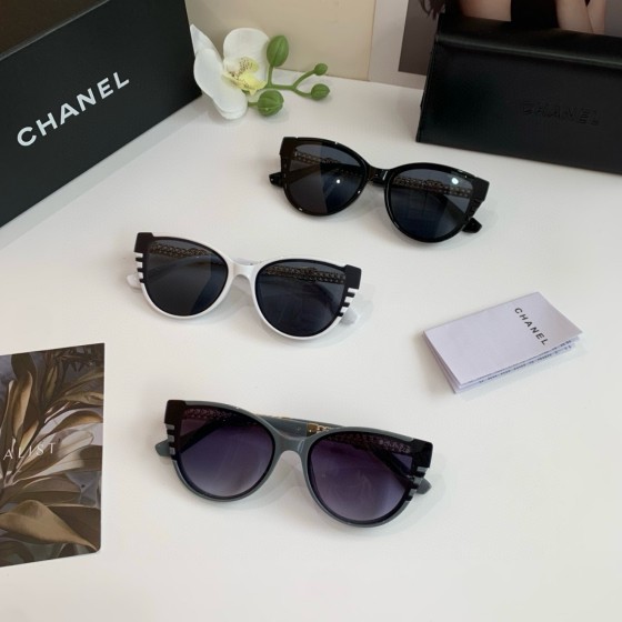 Men's and Women's Sunglasses - Fashionable High-UV Protect Beach Sunglasses - Vintage Fishing Glasses