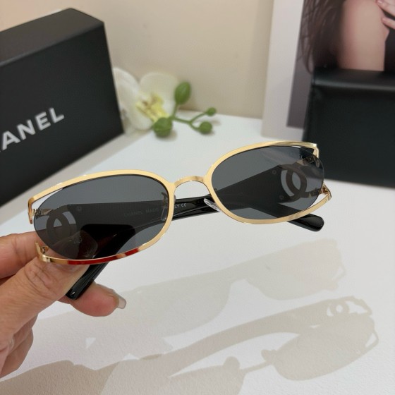 Men's and Women's Sunglasses - Fashionable High-UV Protect Beach Sunglasses - Vintage Fishing Glasses