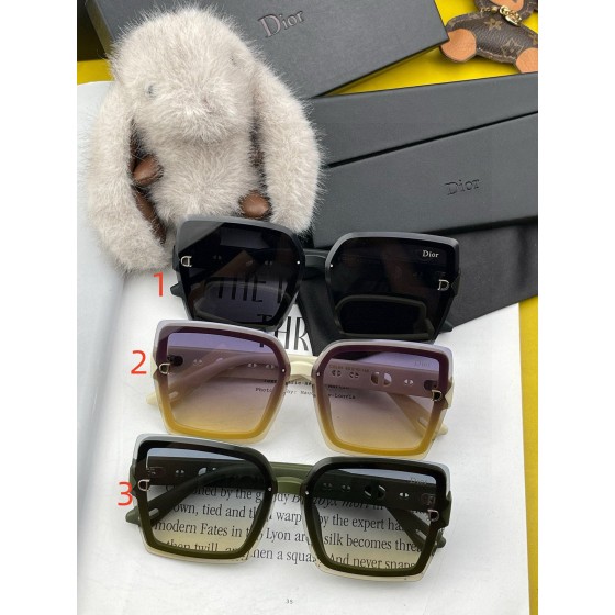 Men's and Women's Sunglasses - Fashionable High-UV Protect Beach Sunglasses - Vintage Fishing Glasses