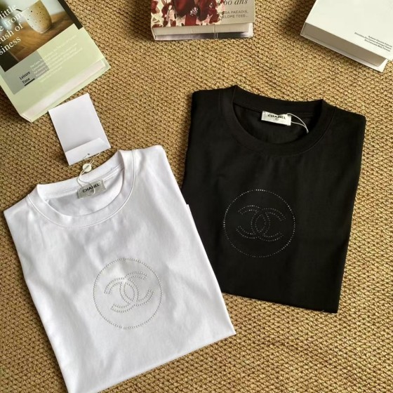 New arrivals in 2025! Summer clothes with round necks. Available in two colors, suitable for both men and women.