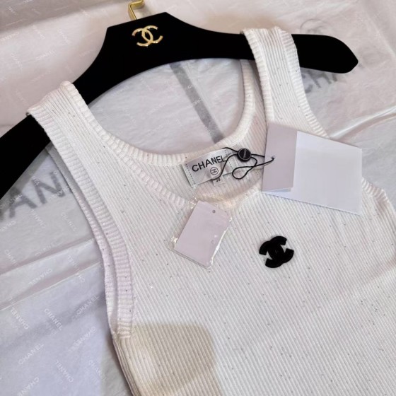 New arrivals in 2025! Summer clothes with round necks. Available in two colors, suitable for both men and women.