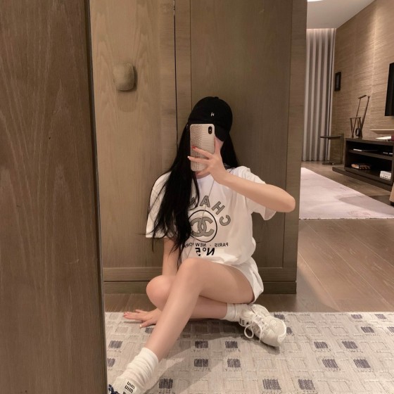 New arrivals in 2025! Summer clothes with round necks. Available in two colors, suitable for both men and women.