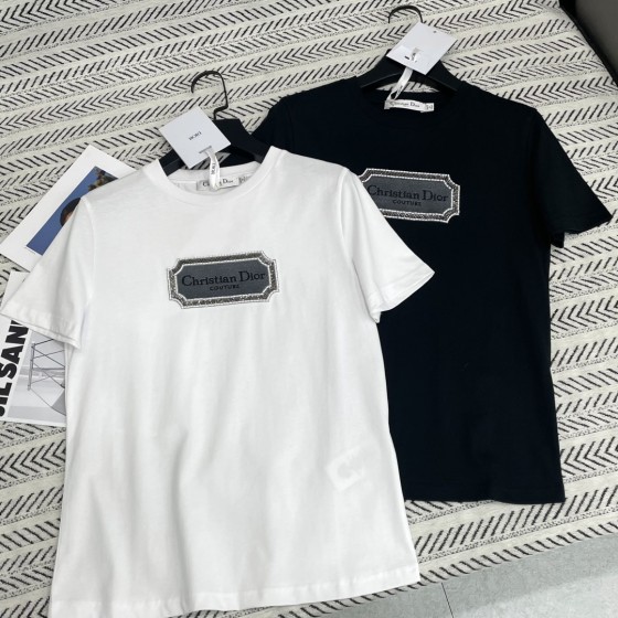 New arrivals in 2025! Summer clothes with round necks. Available in two colors, suitable for both men and women.