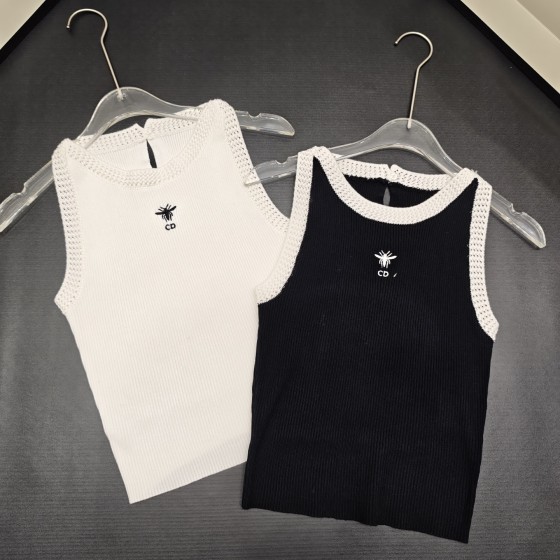 New arrivals in 2025! Summer clothes with round necks. Available in two colors, suitable for both men and women.