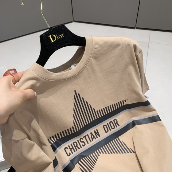 New arrivals in 2025! Summer clothes with round necks. Available in two colors, suitable for both men and women.