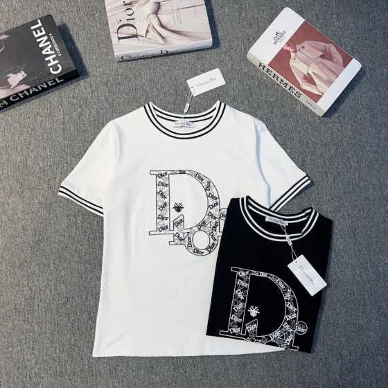 New arrivals in 2025! Summer clothes with round necks. Available in two colors, suitable for both men and women.