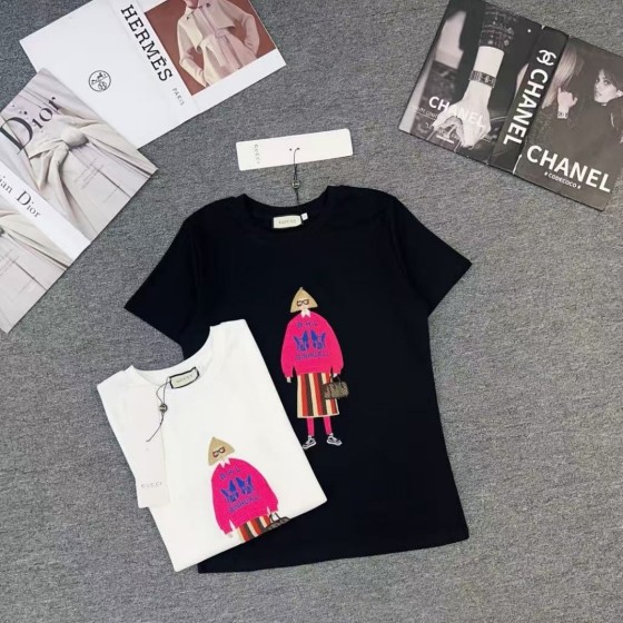 New arrivals in 2025! Summer clothes with round necks. Available in two colors, suitable for both men and women.