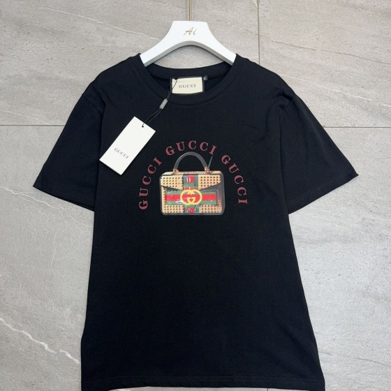 New arrivals in 2025! Summer clothes with round necks. Available in two colors, suitable for both men and women.