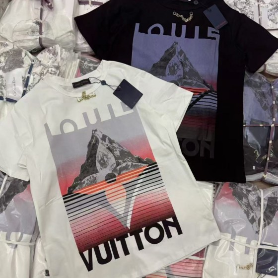 New arrivals in 2025! Summer clothes with round necks. Available in two colors, suitable for both men and women.