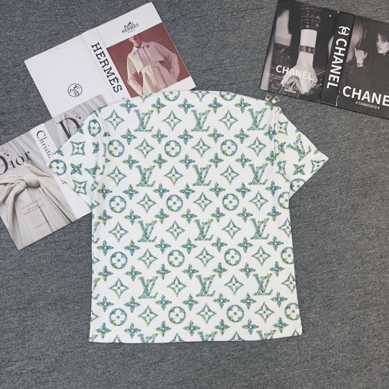 New arrivals in 2025! Summer clothes with round necks. Available in two colors, suitable for both men and women.