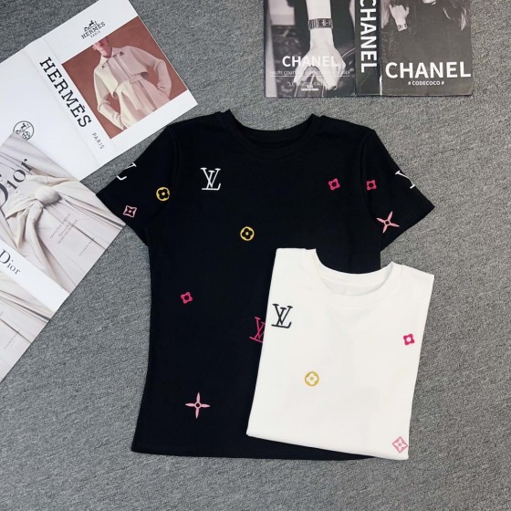 New arrivals in 2025! Summer clothes with round necks. Available in two colors, suitable for both men and women.