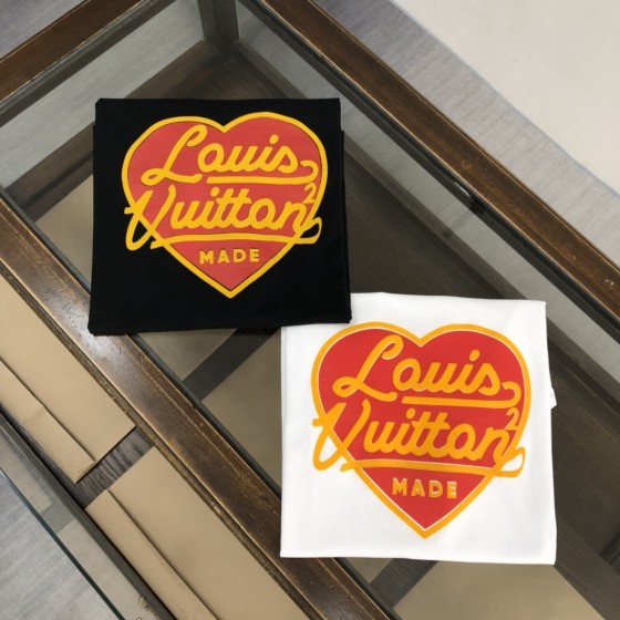 New arrivals in 2025! Summer clothes with round necks. Available in two colors, suitable for both men and women.