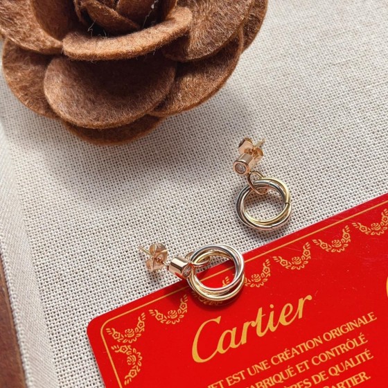 Exquisite Craftsmanship, Superior Quality, and Stylish Fashion Accessories for Women