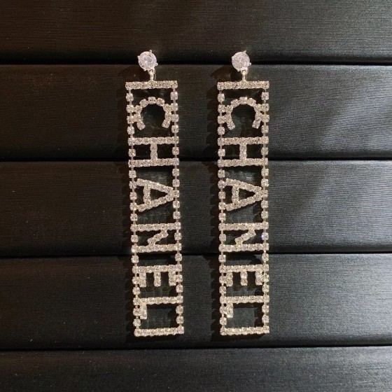 Exquisite Craftsmanship, Superior Quality, and Stylish Fashion Accessories for Women