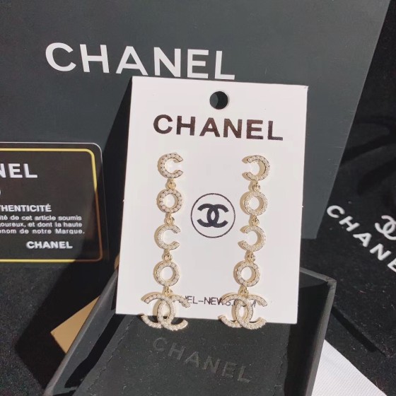 Exquisite Craftsmanship, Superior Quality, and Stylish Fashion Accessories for Women