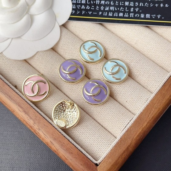 Exquisite Craftsmanship, Superior Quality, and Stylish Fashion Accessories for Women