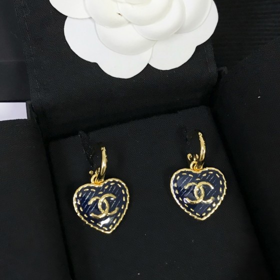 Exquisite Craftsmanship, Superior Quality, and Stylish Fashion Accessories for Women