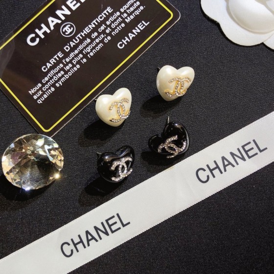 精湛工艺、卓越品质、时尚时尚的女性配饰