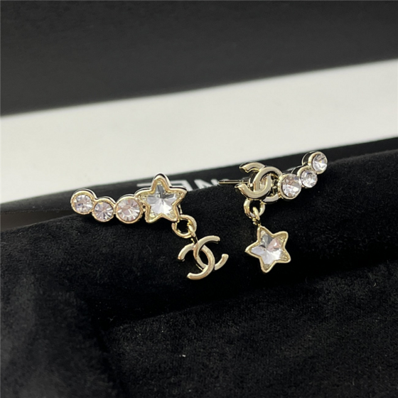 Exquisite Craftsmanship, Superior Quality, and Stylish Fashion Accessories for Women