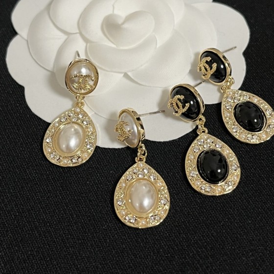 Exquisite Craftsmanship, Superior Quality, and Stylish Fashion Accessories for Women