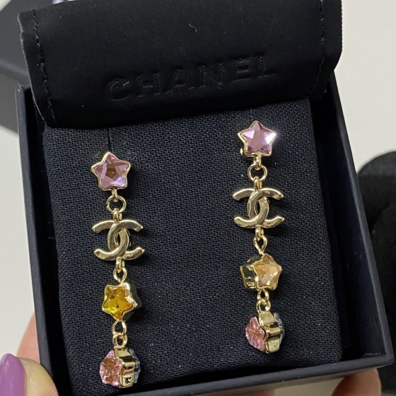 Exquisite Craftsmanship, Superior Quality, and Stylish Fashion Accessories for Women