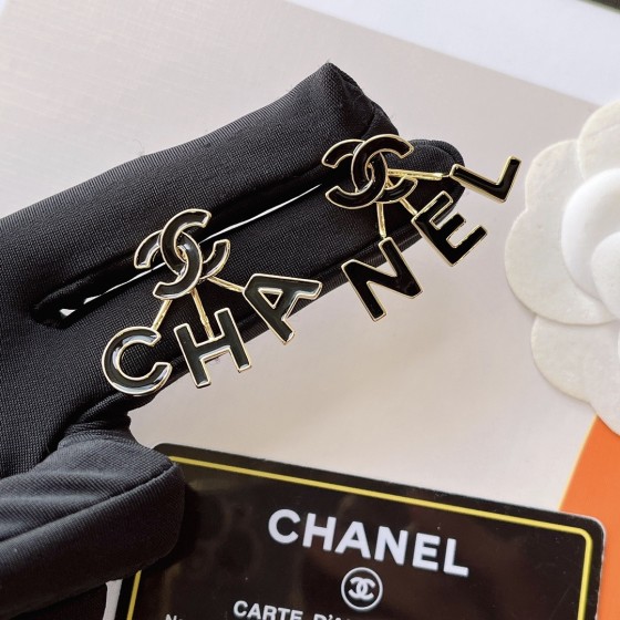 Exquisite Craftsmanship, Superior Quality, and Stylish Fashion Accessories for Women