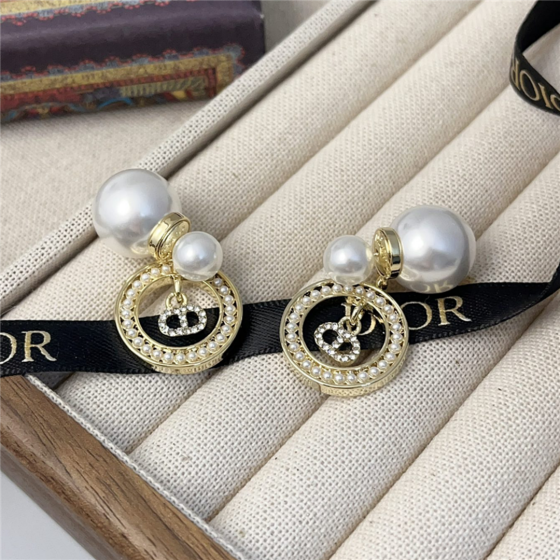 Exquisite Craftsmanship, Superior Quality, and Stylish Fashion Accessories for Women