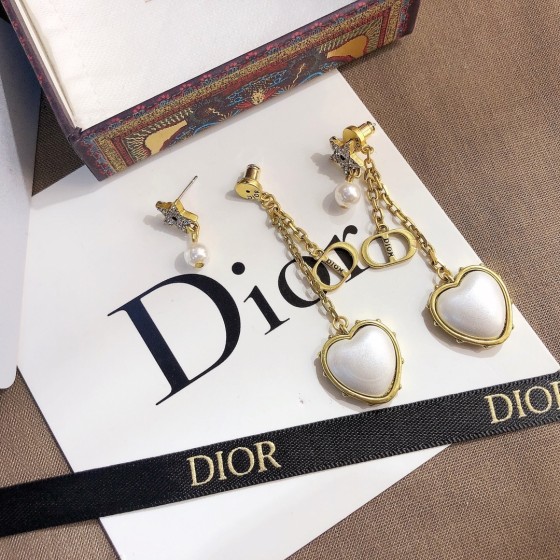 Exquisite Craftsmanship, Superior Quality, and Stylish Fashion Accessories for Women