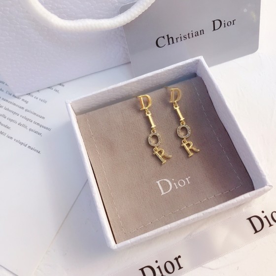 Exquisite Craftsmanship, Superior Quality, and Stylish Fashion Accessories for Women