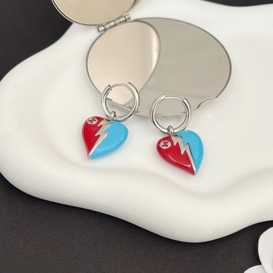 Exquisite Craftsmanship, Superior Quality, and Stylish Fashion Accessories for Women