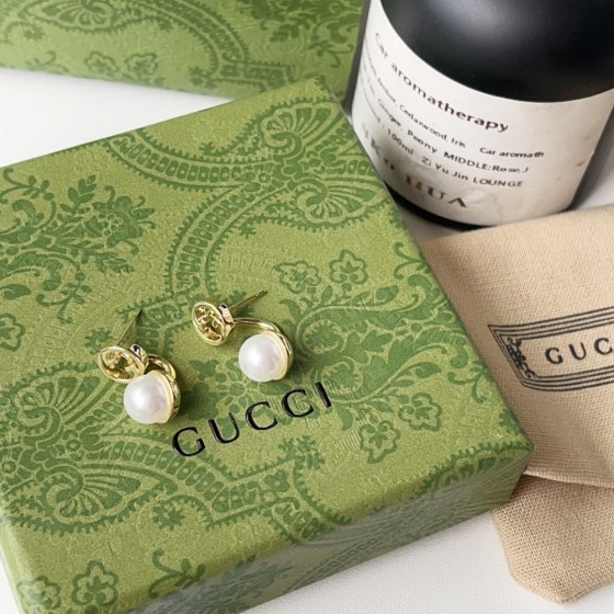 Exquisite Craftsmanship, Superior Quality, and Stylish Fashion Accessories for Women