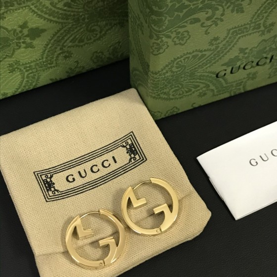 Exquisite Craftsmanship, Superior Quality, and Stylish Fashion Accessories for Women