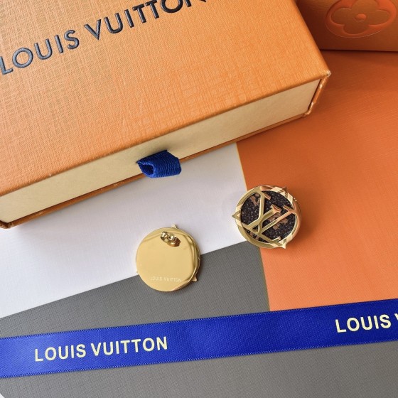 Exquisite Craftsmanship, Superior Quality, and Stylish Fashion Accessories for Women