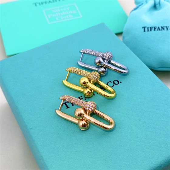 Exquisite Craftsmanship, Superior Quality, and Stylish Fashion Accessories for Women