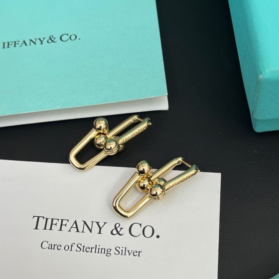 Exquisite Craftsmanship, Superior Quality, and Stylish Fashion Accessories for Women