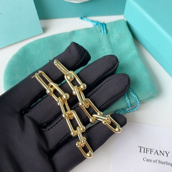 Exquisite Craftsmanship, Superior Quality, and Stylish Fashion Accessories for Women