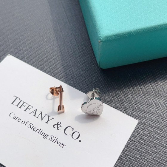 Exquisite Craftsmanship, Superior Quality, and Stylish Fashion Accessories for Women