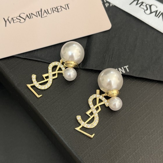 精湛工艺、卓越品质、时尚时尚的女性配饰