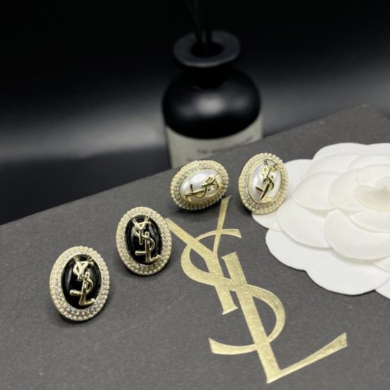 精湛工艺、卓越品质、时尚时尚的女性配饰